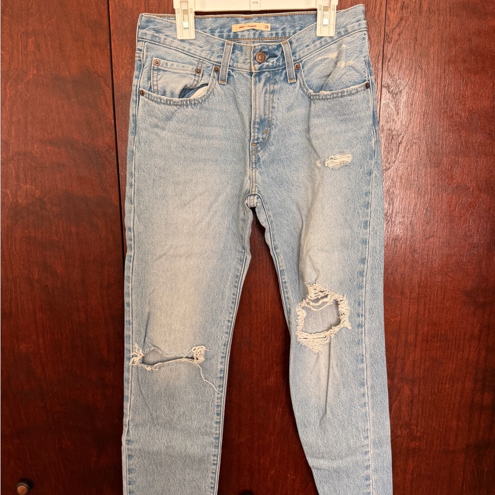 Levi’s Middy Straight Leg Light Blue Wash Distressed Jeans